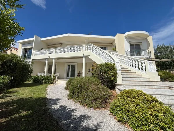 Appartement 6 pièces 233 m² 
