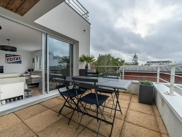 Nantes - rd pt de Vannes : dernier étage - terrasse - garage 