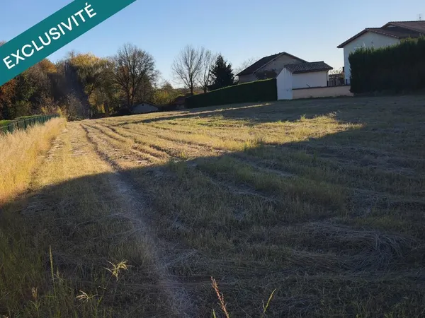 TERRAIN CONSTRUCTIBLE DE 580M² SUR LA COMMUNE DE MANZIAT 