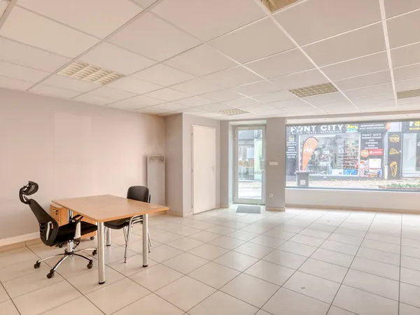 LOCAL COMMERCIAL + APPARTEMENT À AMÉNAGER (ENV. 155 m2 AU TOTAL) 