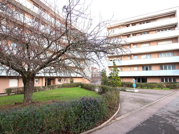 Appartement 5 pièces de 123 m² avec terrasse, box en sous-sol et cave à vendre à METZ SABLON 