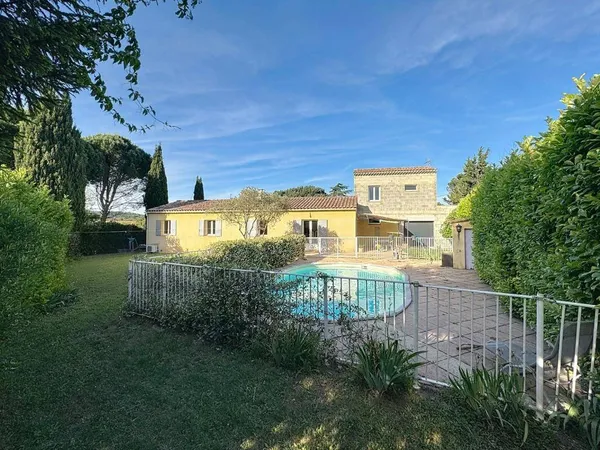 Maison de plain-pied 4 pièces 109 m² 