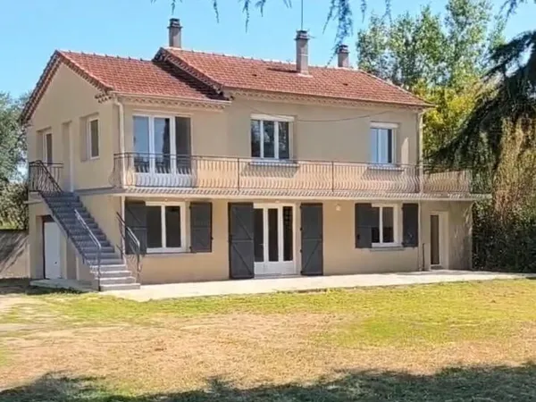Vous rêvez d'espace et de confort pour votre famille ? Cett 