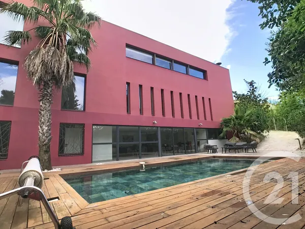 Maison 7 pièces 360 m² 
