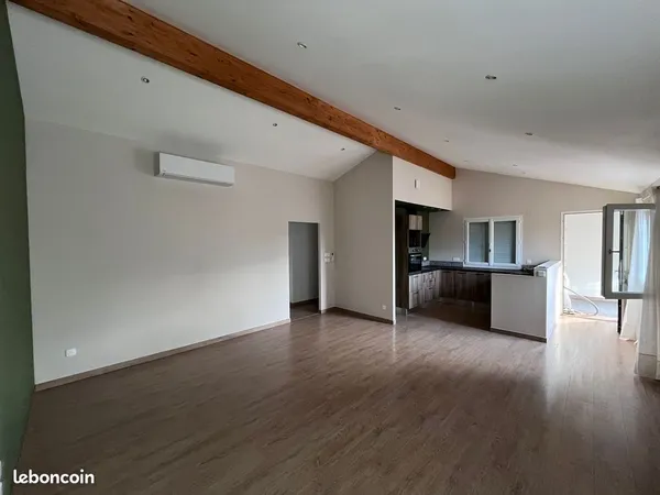 Grand appartement T3 de 78m² avec terrasse - Entièrement rénové et climatisé 