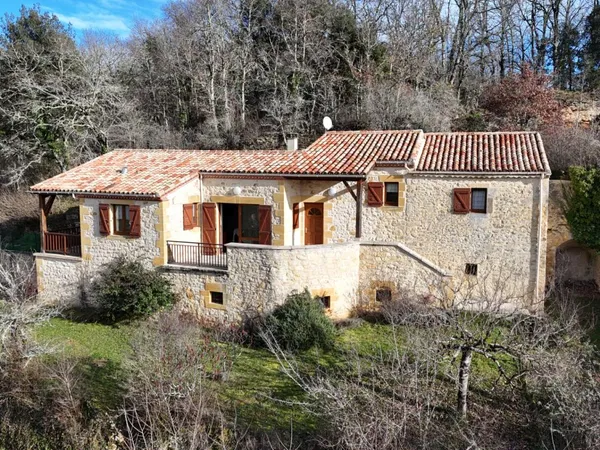 Maison en pierre avec belle vue 
