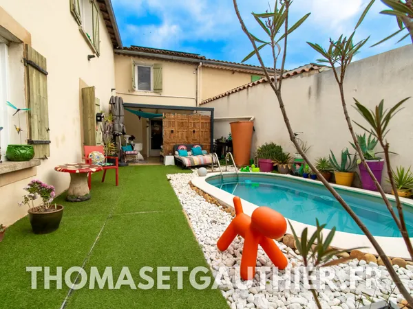 Sorgues - Ensemble immobilier de 156 m2 avec piscine et stud 