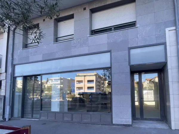 Local commercial 215 m² 