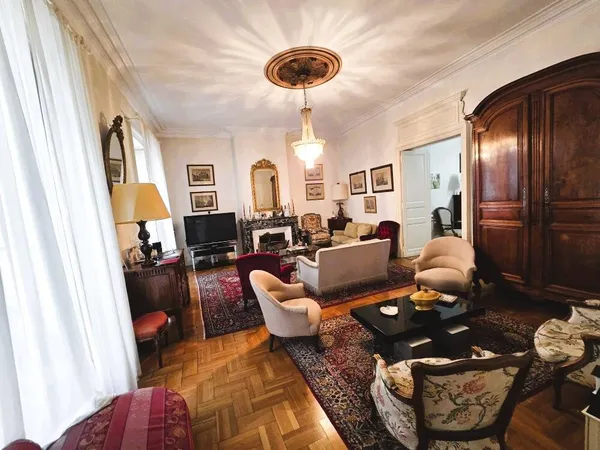 Appartement 7 pièces 195 m² 