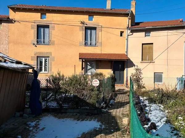 2 maisons 10 pièces située au coeur du hameau de la croix de marlet 