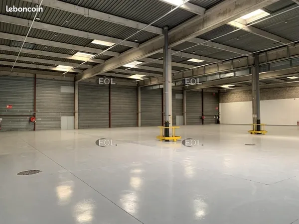 Local industriel 2 608 m² 