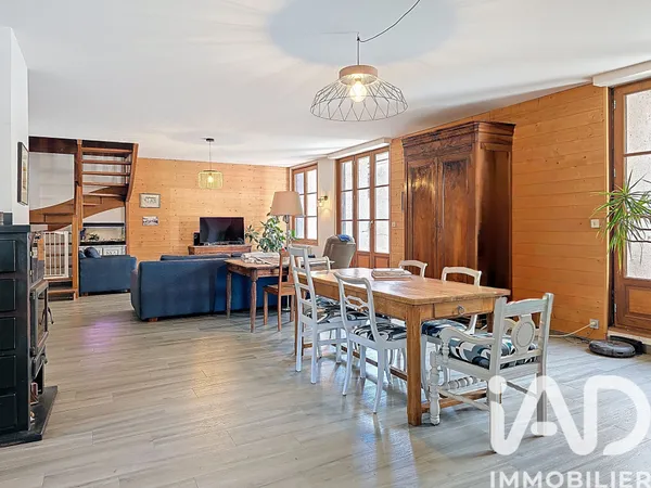Maison 7 pièces 198 m² 