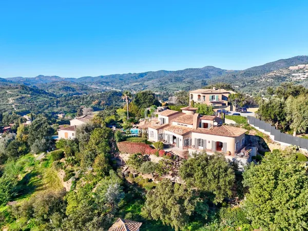 Mandelieu colline - Villa provençale - Vue mer 