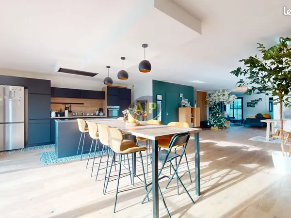 Maison 7 pièces 211 m² 