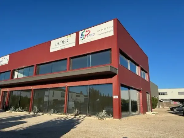 LOCAL/BUREAU DE 140M² A LOUER PELISSANNE 