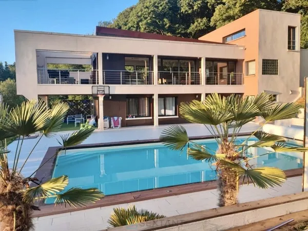 Villa 7 pièces 219 m² 
