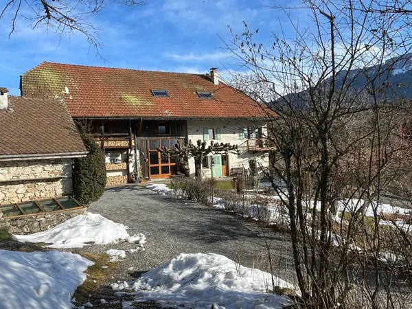 Maison 10 pièces 334 m² 