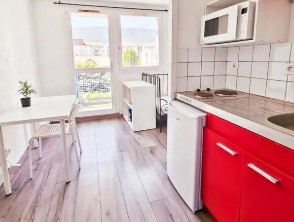 Studio 1 pièce 14 m² 