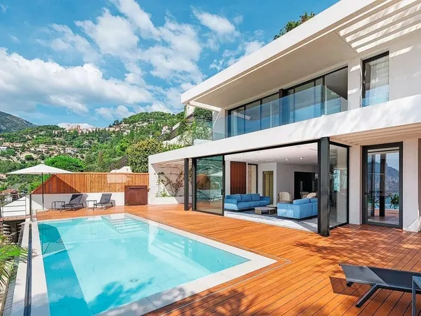 CAP MARTIN - LUXUEUSE VILLA NEUVE 