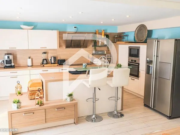 Maison 6 pièces 238 m² 