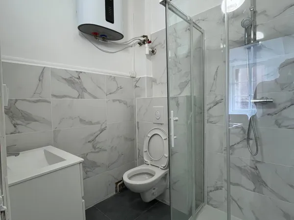 Studio 1 pièce 13 m² 
