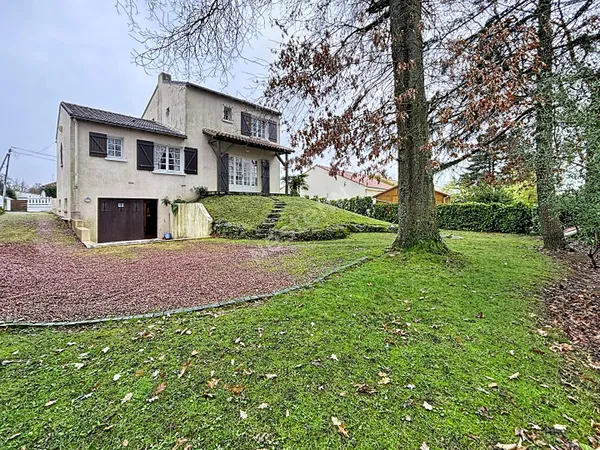Maison à vendre à Rezé - 6 pièces, 3 chambres, jardin 