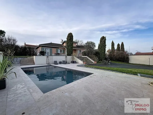 Villa contemporaine 160 m² sur terrain clos 1 393 m² avec pisci 