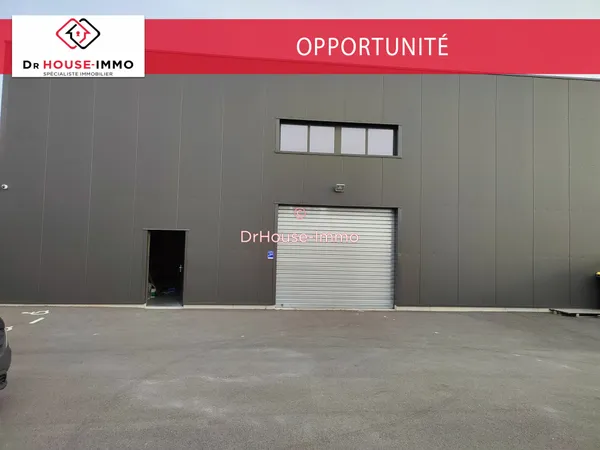 Atelier et bureaux 260m² sur un terrain privatif clos et sécurisé de 606 m² à 