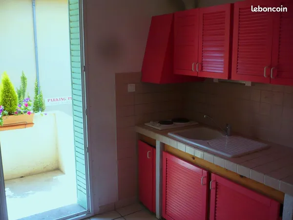 Studio meublé 23 M² proche centre Balcon/Parking 