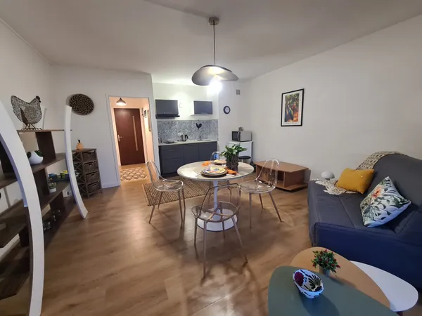 Studio meuble quartier des Rosiers 