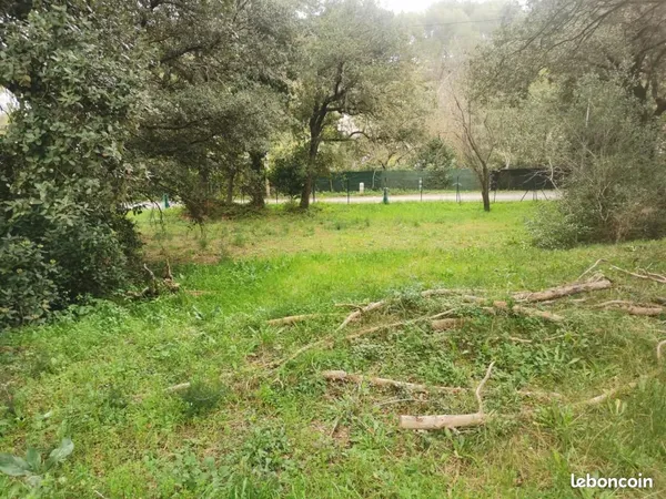 Terrain 1 025 m² Aubagne 