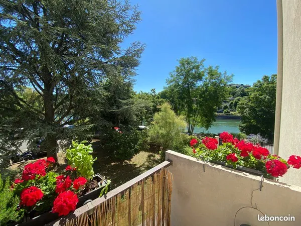 Coup de coeur absolu aux Bords de Marne - Appartement 3 pièces rare, triple expo & 300 000 