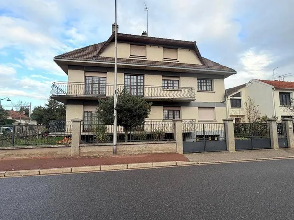 Maison 11 pièces 206 m² 