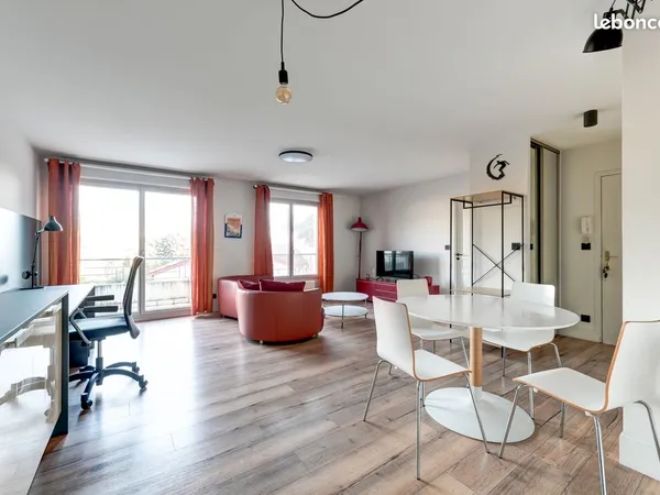 T2 meublé et équipé avec terrasse l Moyenne durée 