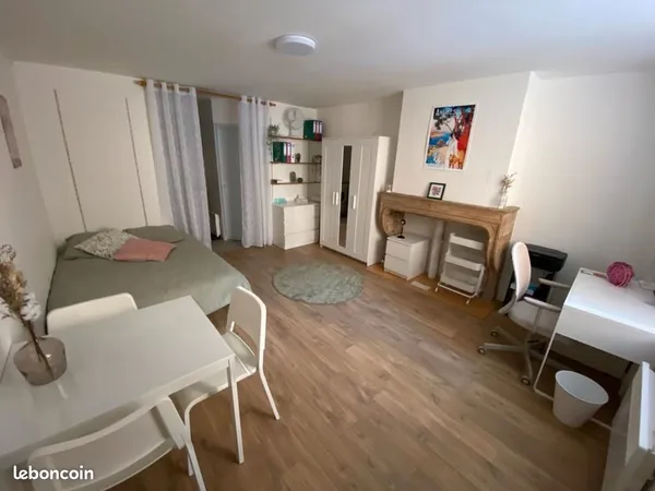 Loue studio meublé 25 m2 face lycee Poincaré 