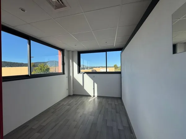 Location / Local commercial - 92 m² 