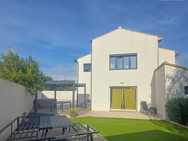 Maison rénovée trois faces Saint Laurent de la Salanque 