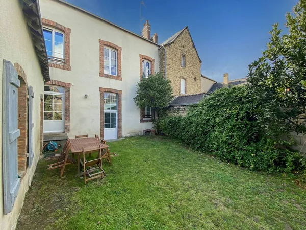 VENDUE maison 180m² 7 chambres avec jardin Laval 