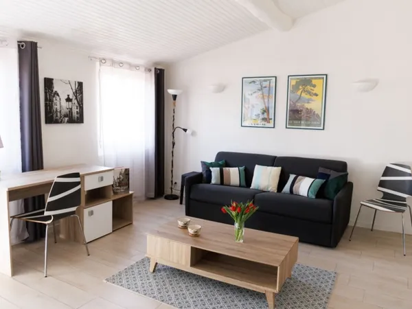 VIEUX NICE - APPARTEMENT STUDIO DE 33M2 A VENDRE - ÉTAGE ÉLEVÉ - VUE SUR LES TOITS DU VIEUX NICE 
