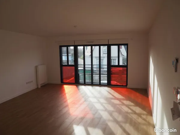 Grand 2 pièces récent (56 m2) à proximité de la gare + box parking 
