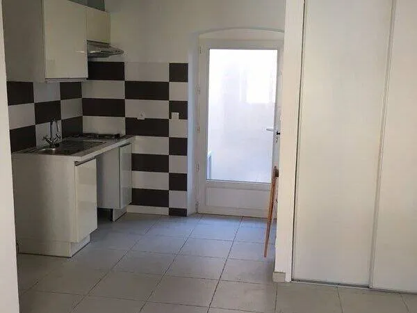 Studio 1 pièce 17 m² 