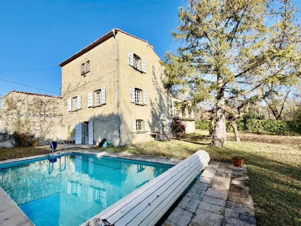 Maison 6 pièces 267 m² 