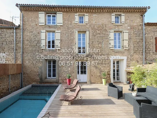 Maison de pierres avec piscine 