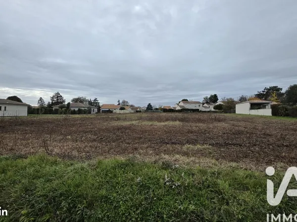 Terrain 4450 m² Plassac 