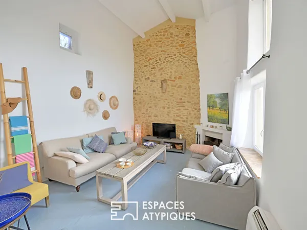 Maison de village au charme poétique, cour et bassin 