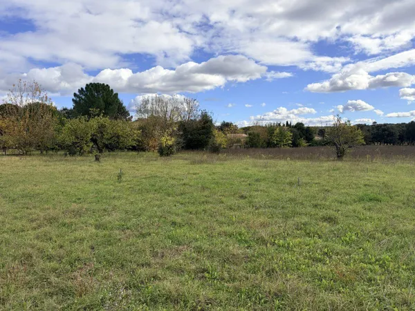 Terrain 300 m² 