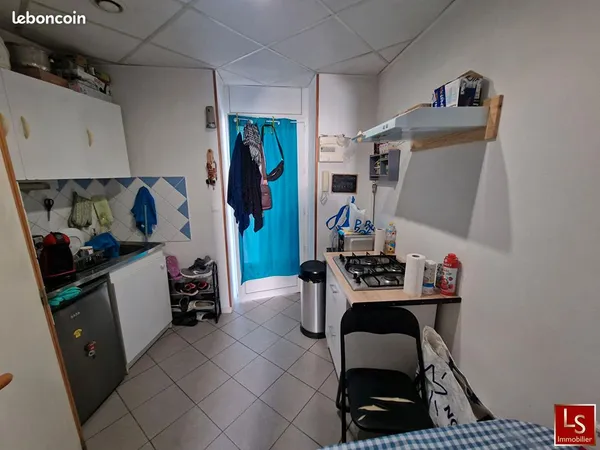 Studio 1 pièce 25 m² 