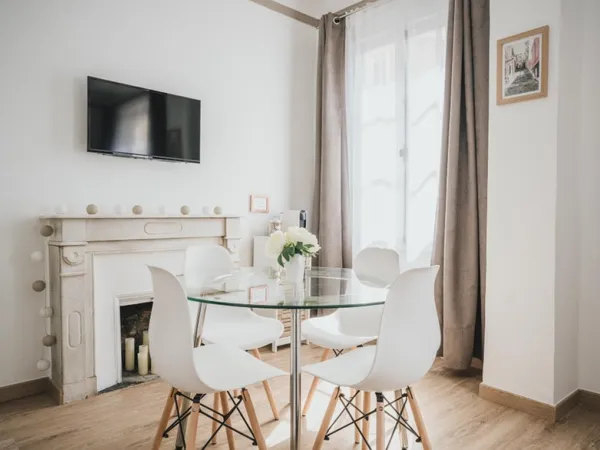 VILLEFRANCHE SUR MER - QUARTIER DE L OCTROI - STUDIO DE 24 M² A VENDRE - CHEMINEE - PROCHE TOUTES 