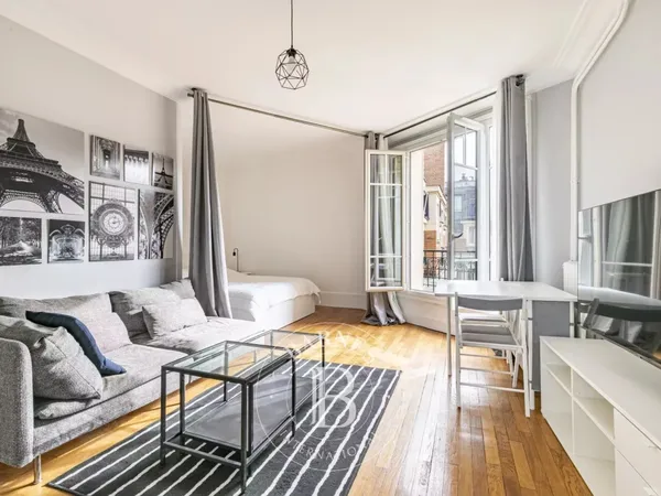 PARIS XV - SQUARE VIOLET - GRAND STUDIO - ETAGE ELEVE- ASCENSEUR 