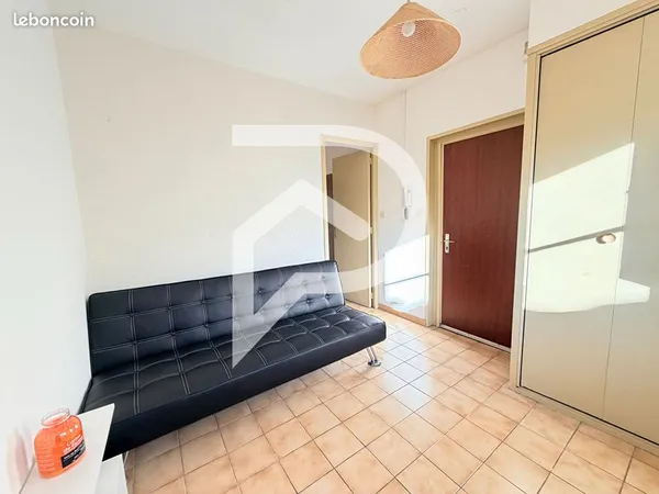 Studio 1 pièce 13 m² 